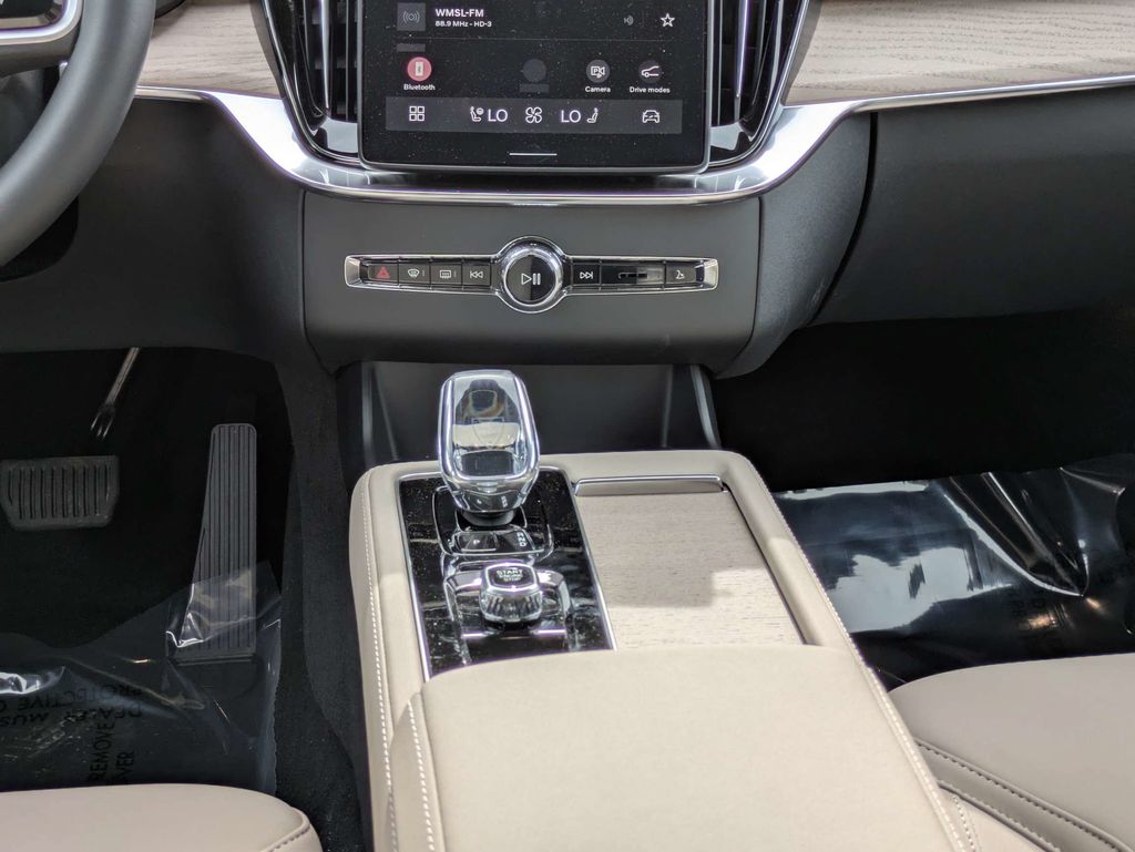 2026 Volvo XC90 Core - Photo 21