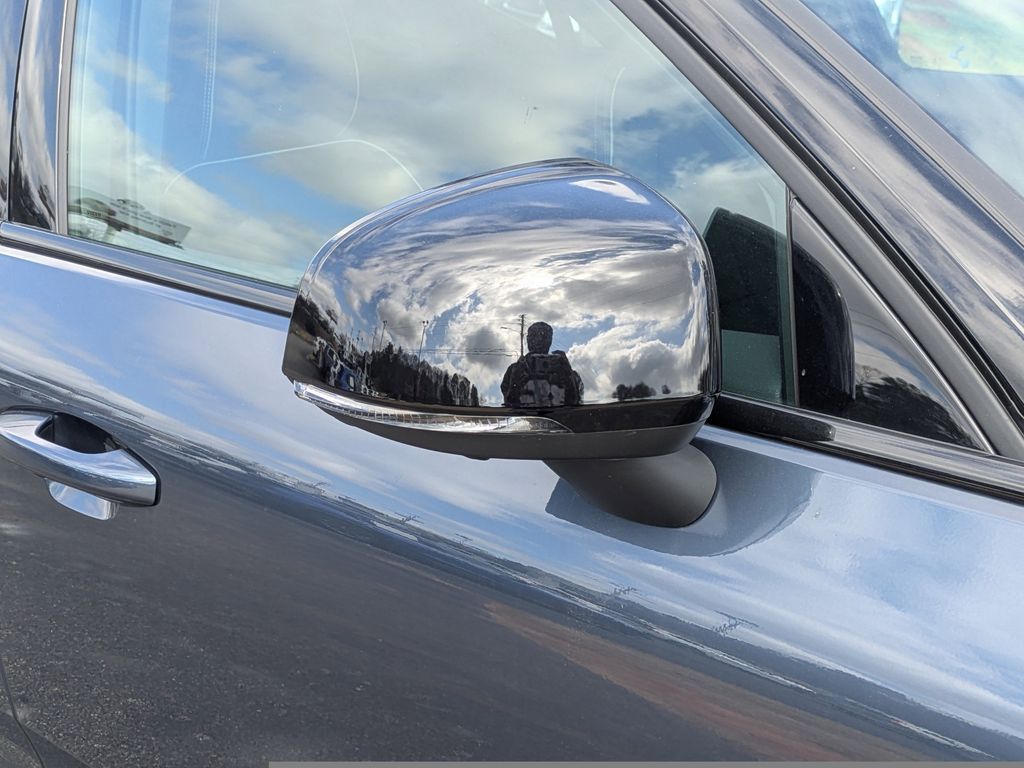 2026 Volvo XC40 Ultra Black Edition - Photo 12