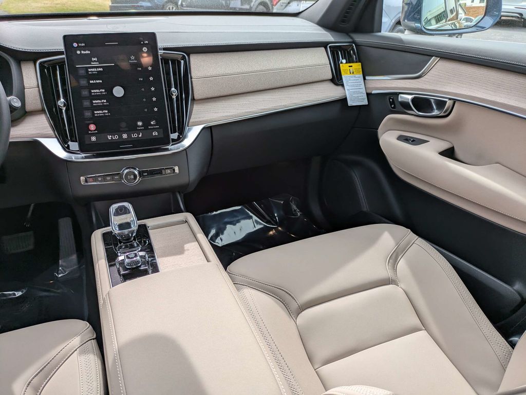 2026 Volvo XC90 Core - Photo 18