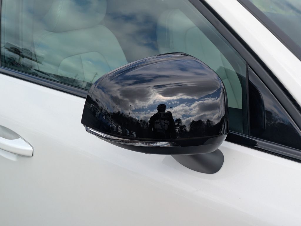 2026 Volvo XC40 Plus - Photo 11
