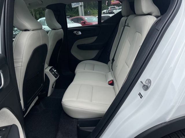 2025 Volvo XC40 Plus - Photo 32