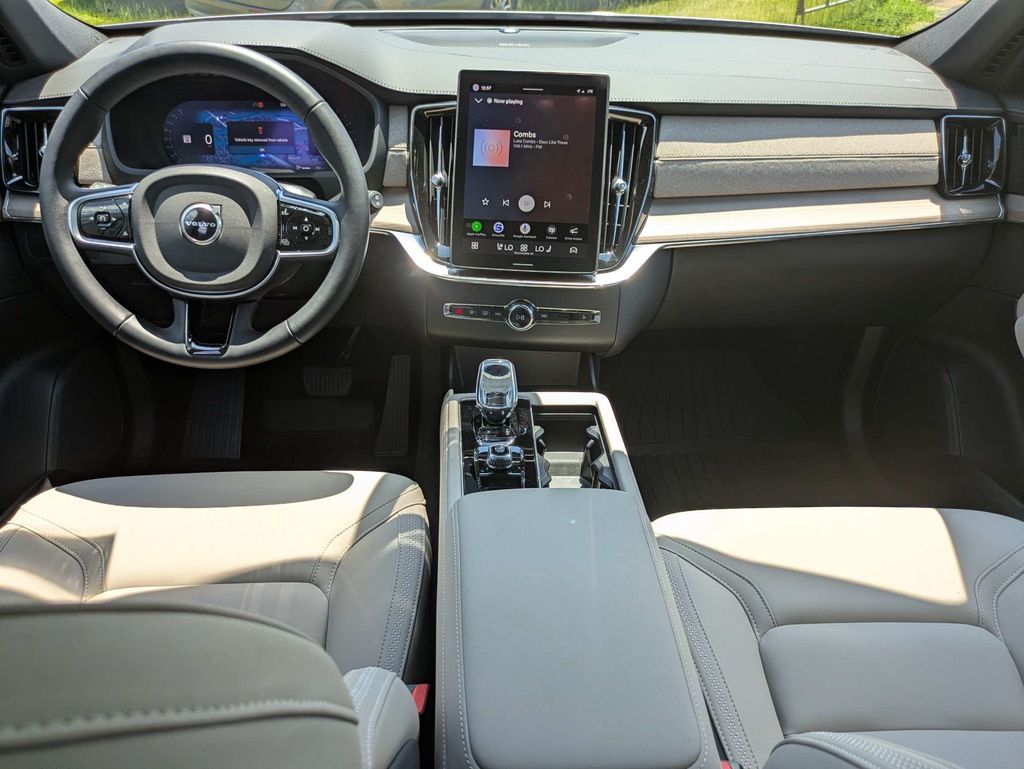 2026 Volvo XC90 Plus - Photo 16