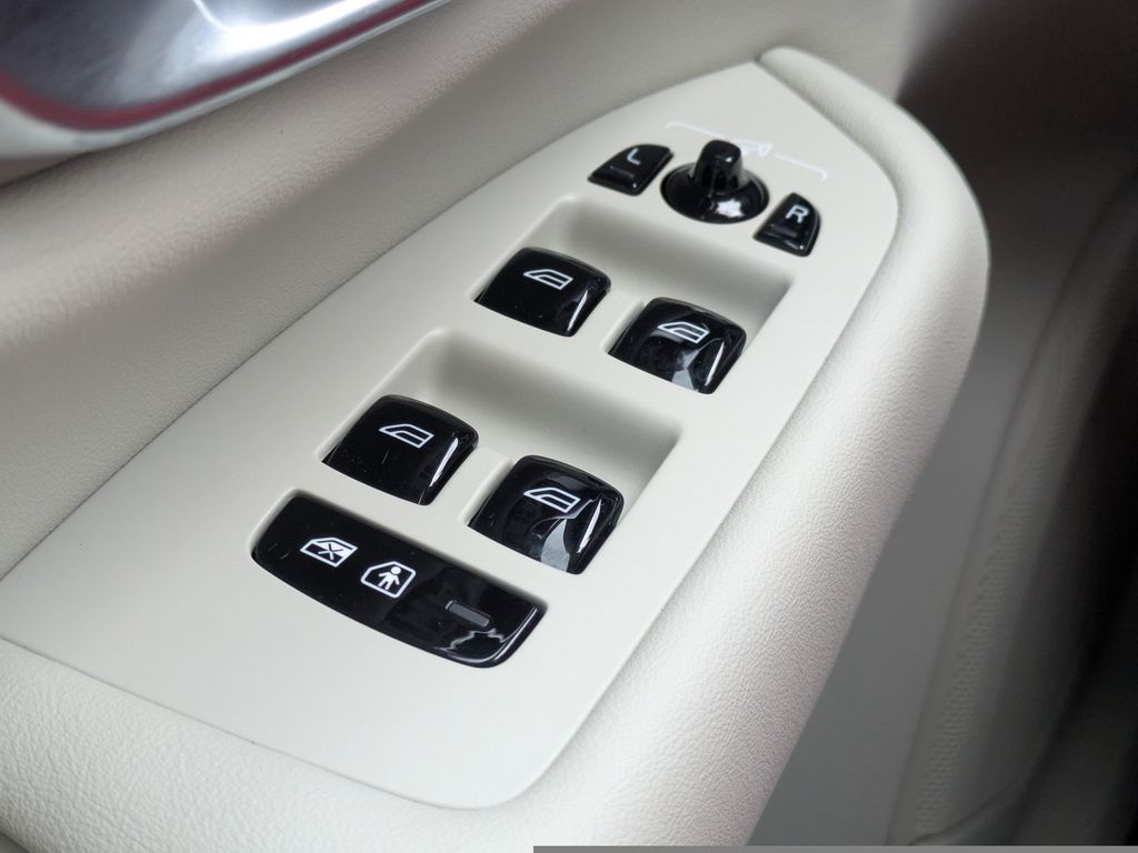 2026 Volvo XC90 Ultra - Photo 25