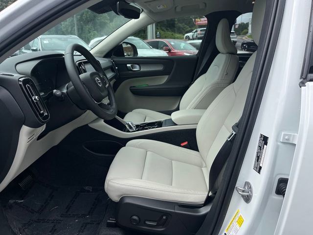 2025 Volvo XC40 Plus - Photo 12