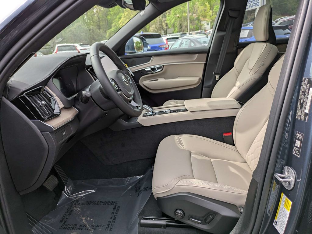 2026 Volvo XC90 Core - Photo 23