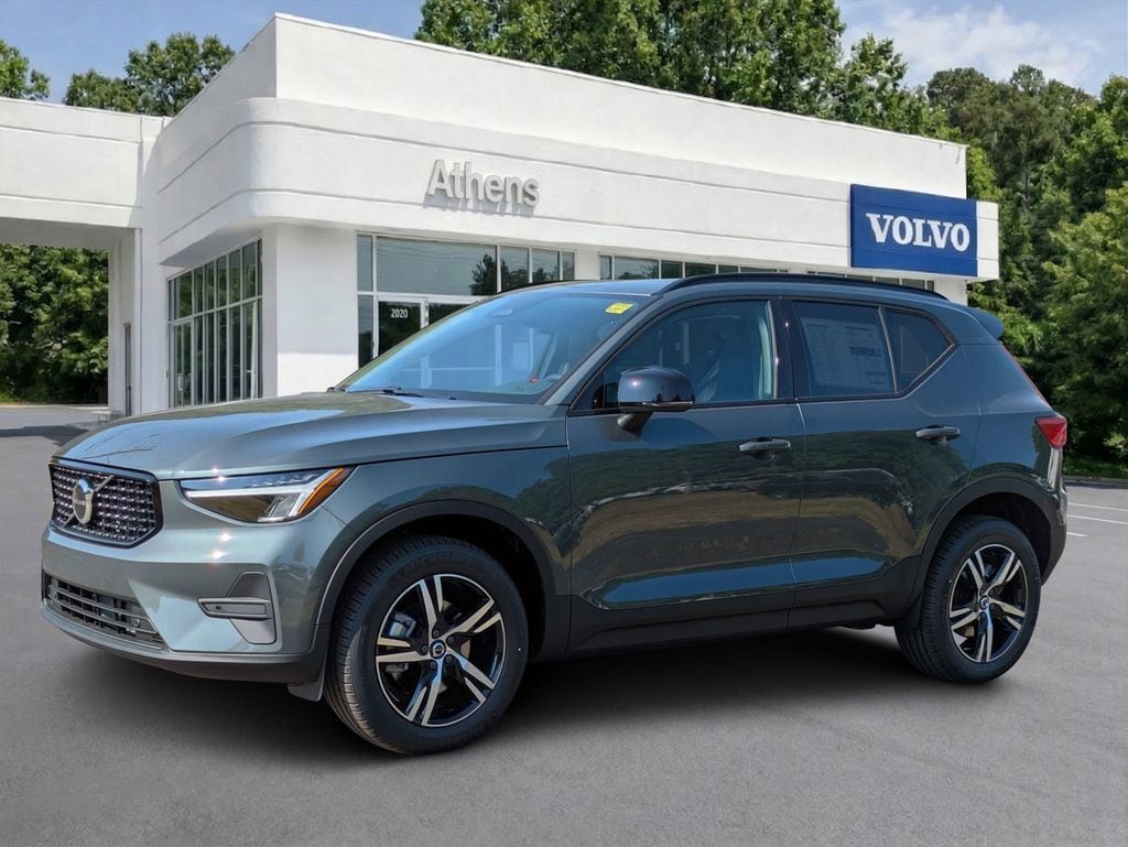 New 2026 Volvo XC40 B5 Core SUV
