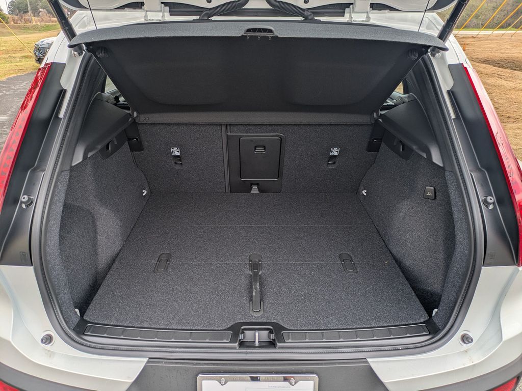 2026 Volvo XC40 Plus - Photo 12
