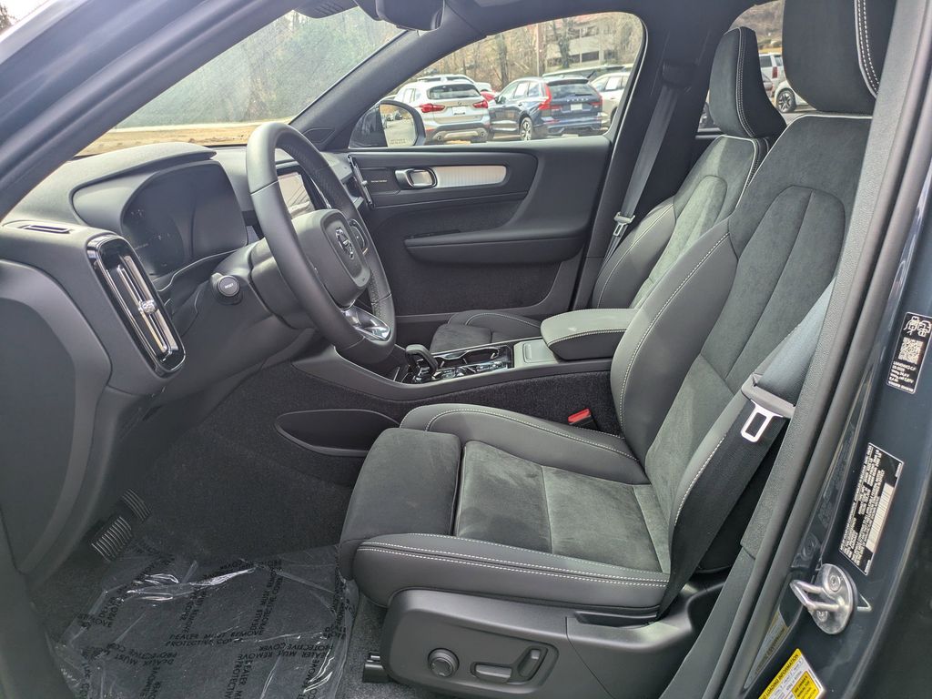 2026 Volvo XC40 Ultra Black Edition - Photo 22