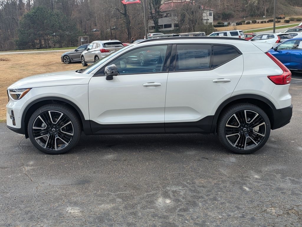New 2026 Volvo XC40 B4 Plus SUV