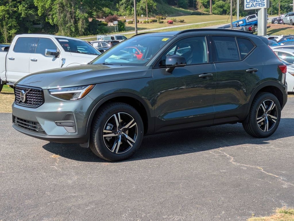 New 2026 Volvo XC40 B5 Core SUV