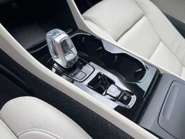 2025 Volvo XC40 Plus - Photo 30