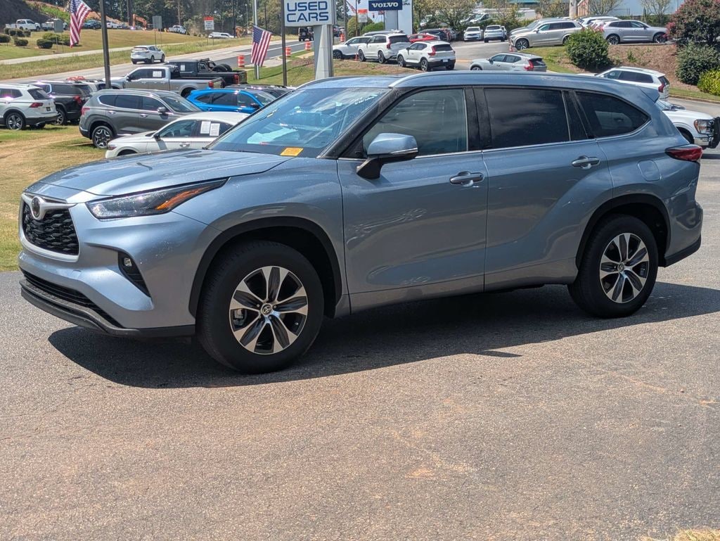 Used 2022 Toyota Highlander XLE SUV