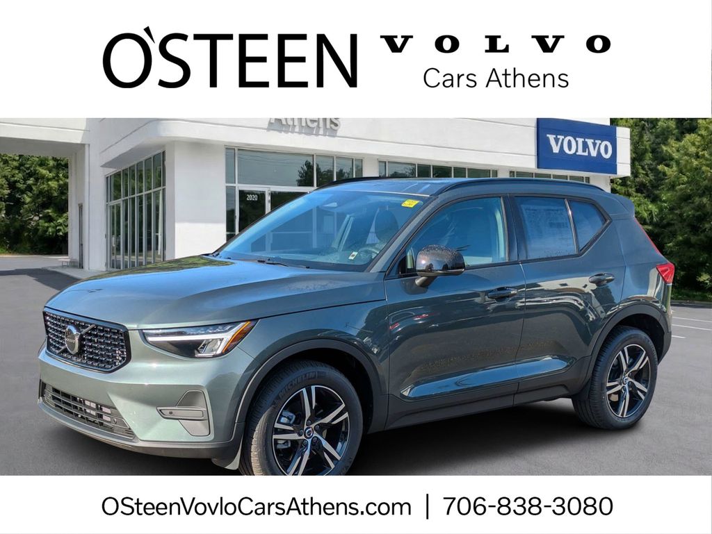 2026 Volvo XC40 B5 Core