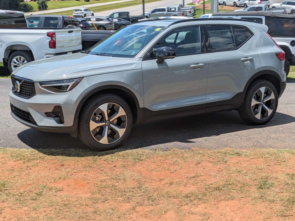 Gray (Vapour Grey) 2026 Volvo XC40 SUV / Crossover All-Wheel Drive 8-Speed Automatic