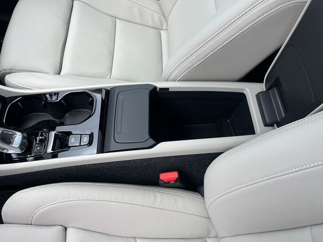 2025 Volvo XC40 Plus - Photo 33