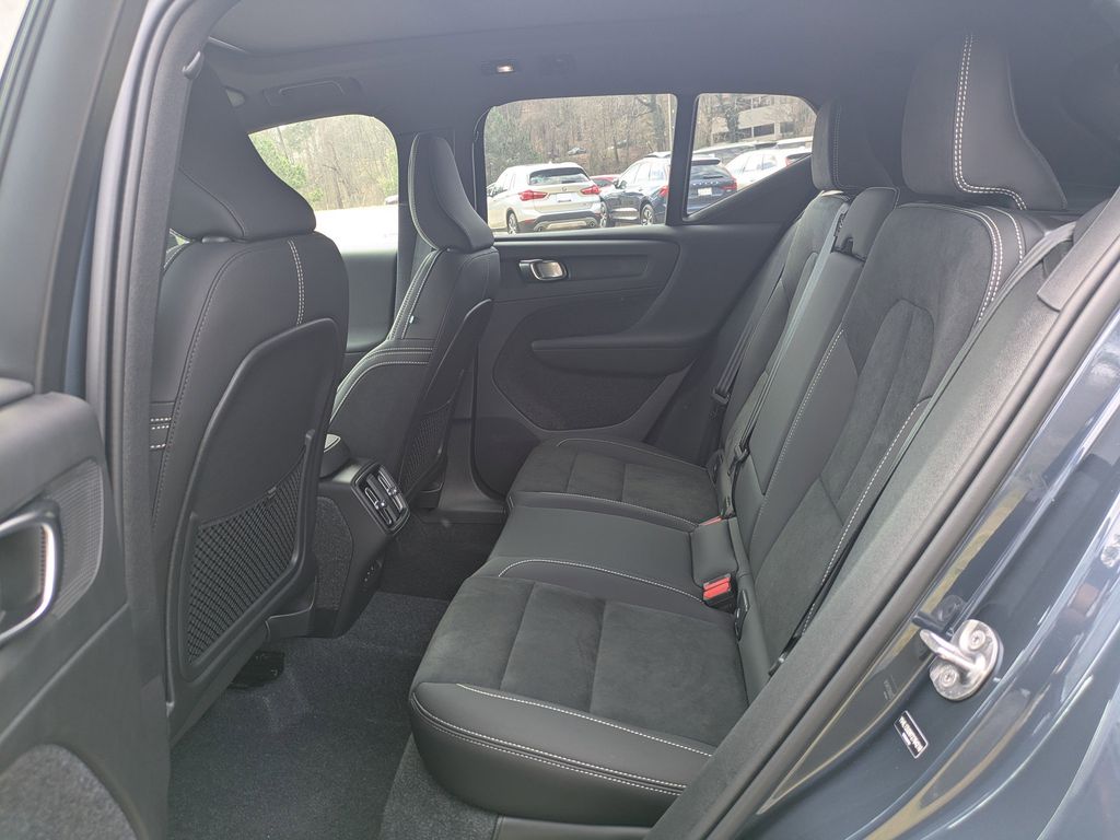 2026 Volvo XC40 Ultra Black Edition - Photo 15