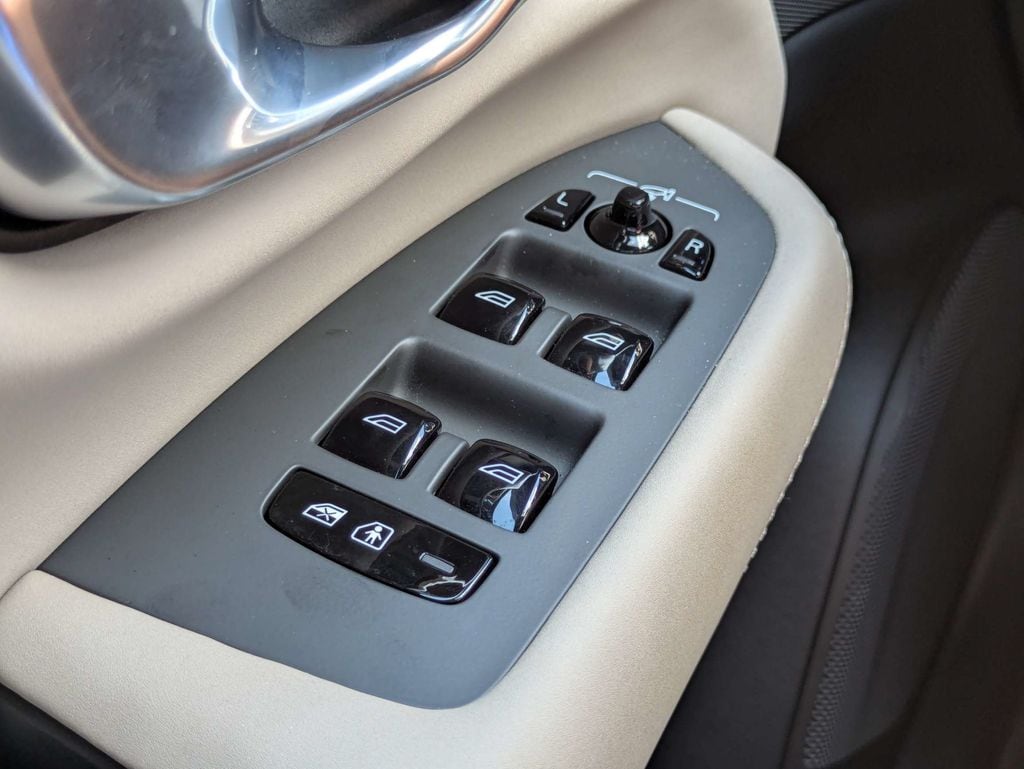 2026 Volvo XC90 Plus - Photo 25