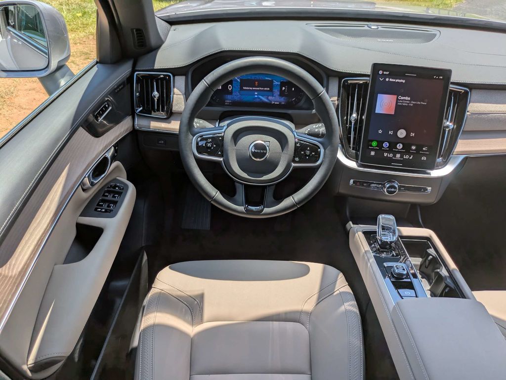 2026 Volvo XC90 Plus - Photo 17