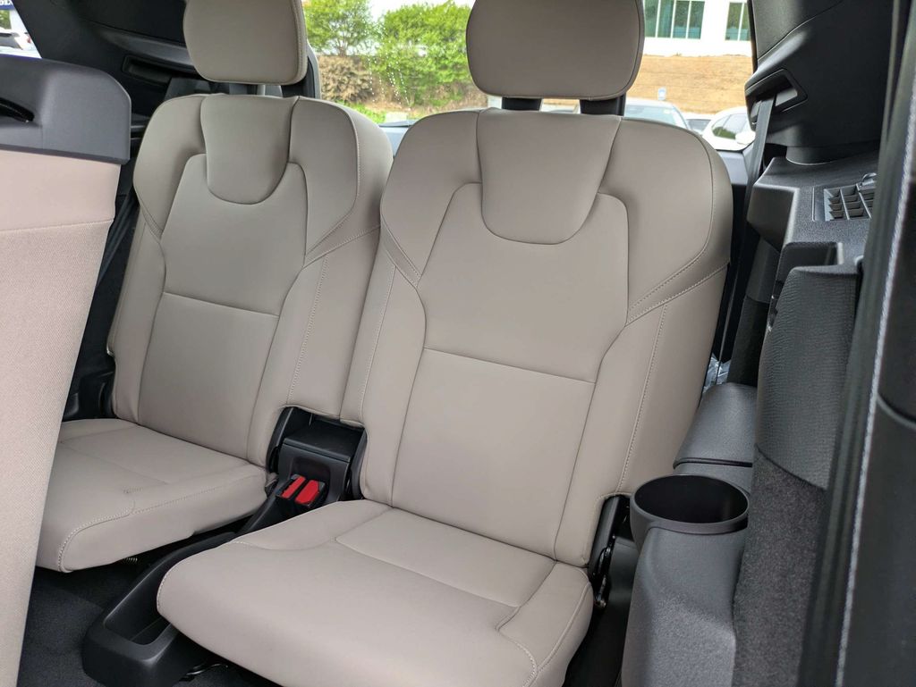 2026 Volvo XC90 Core - Photo 14