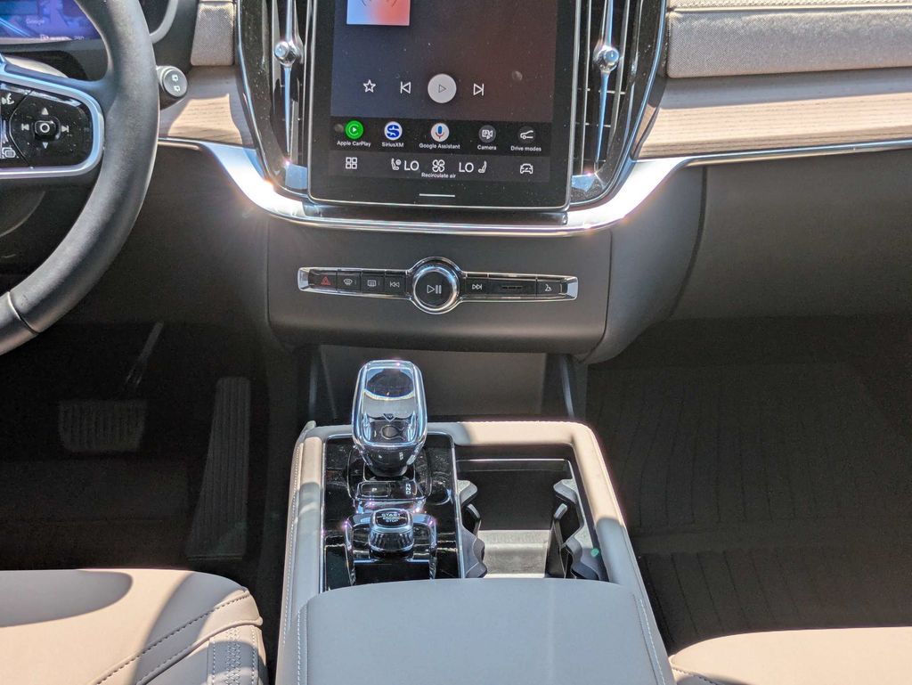 2026 Volvo XC90 Plus - Photo 20