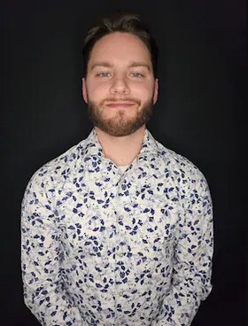 Staff member Jay Y. from ID_d02748