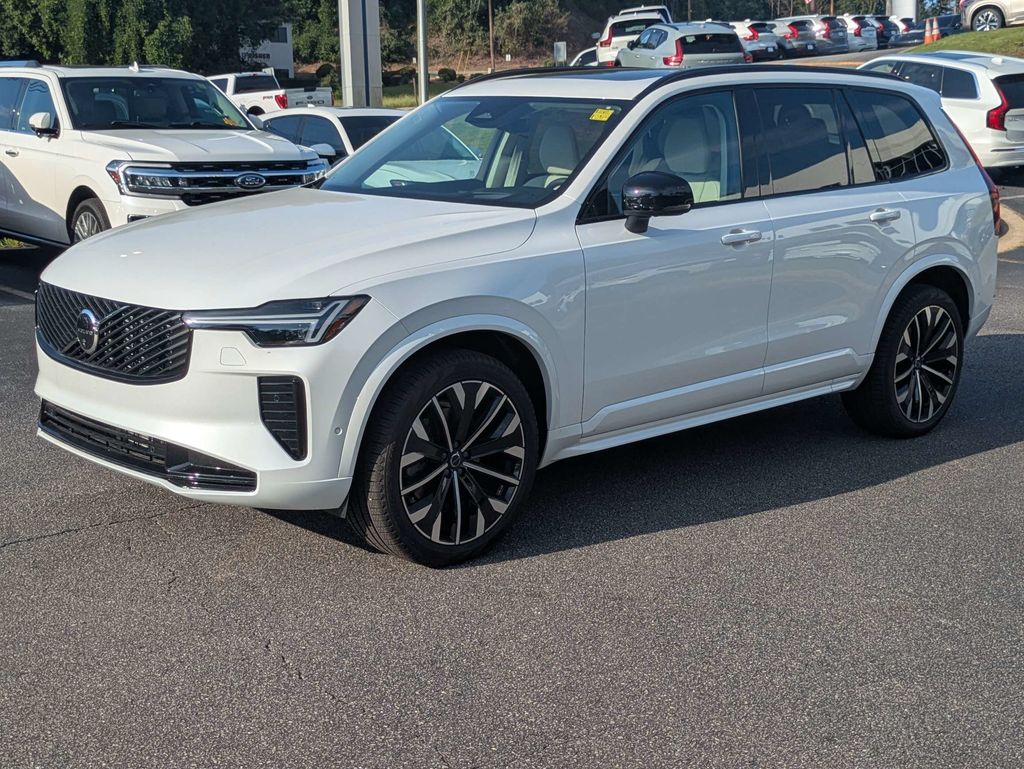 2026 Volvo XC90 Ultra - Photo 2