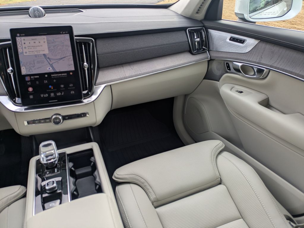 2026 Volvo XC90 Ultra - Photo 17