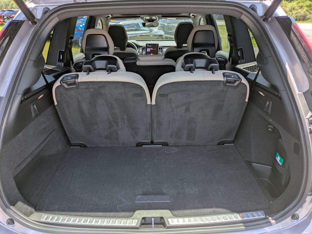 2026 Volvo XC90 Plus - Photo 13