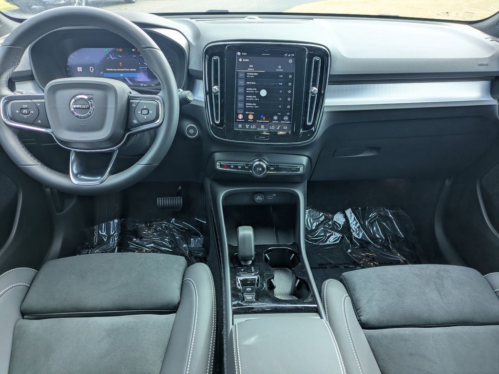 2026 Volvo XC40 Ultra Black Edition - Photo 16