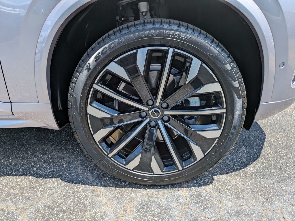 2026 Volvo XC90 Plus - Photo 11
