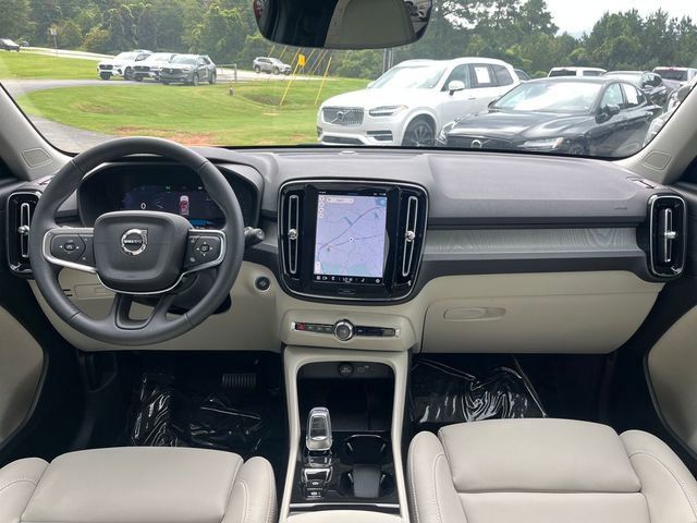 2025 Volvo XC40 Plus - Photo 15