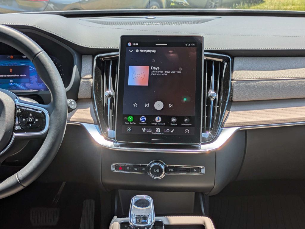 2026 Volvo XC90 Plus - Photo 19