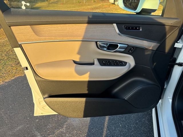 2026 Volvo XC90 Core - Photo 13
