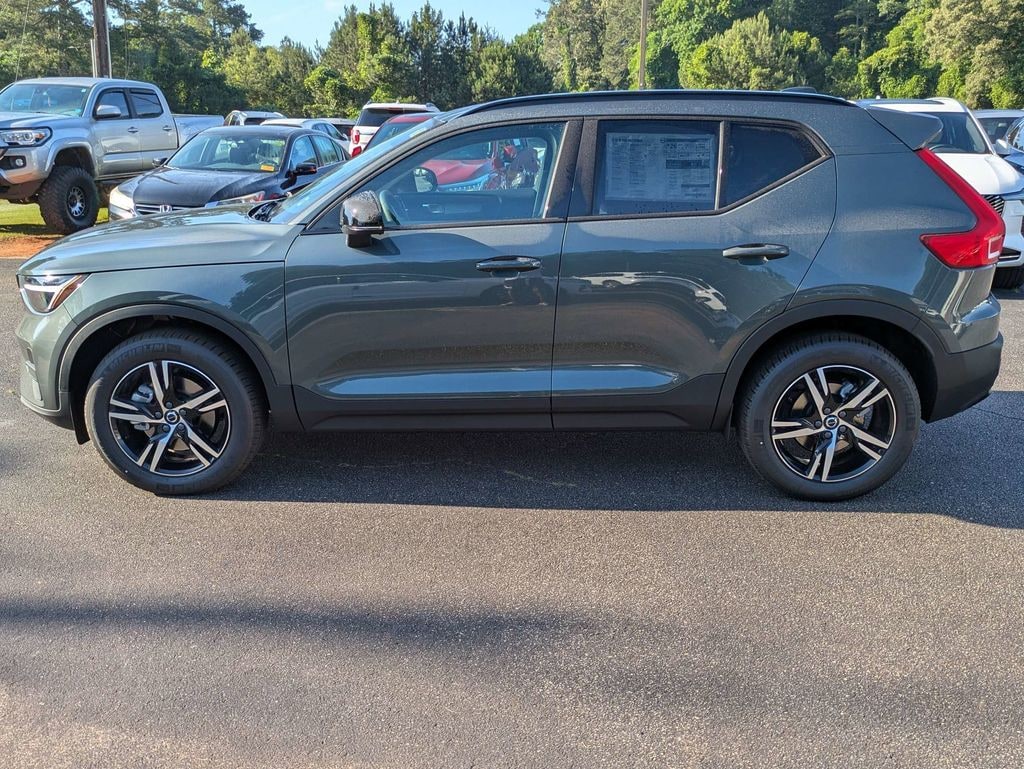 New 2026 Volvo XC40 B5 Core SUV