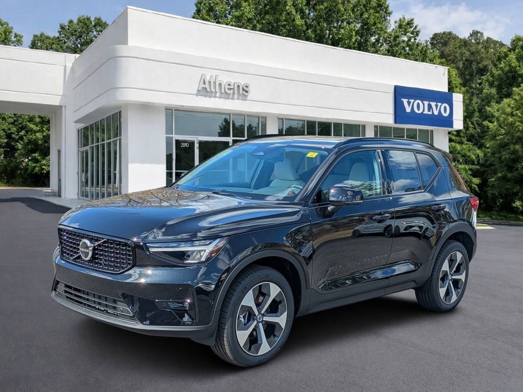 2026 Volvo XC40 B5 Plus Dark AWD's photo