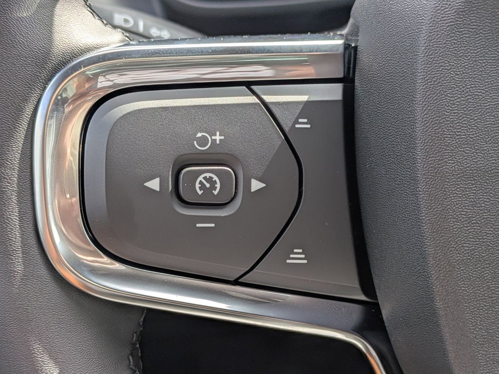 2026 Volvo XC40 Ultra Black Edition - Photo 26