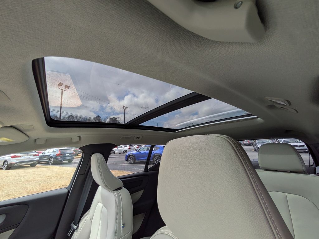 2026 Volvo XC40 Plus - Photo 20