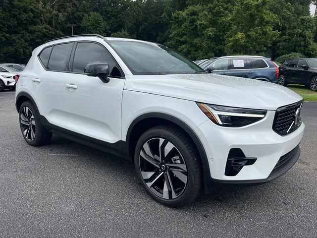 2025 Volvo XC40 Plus - Photo 10