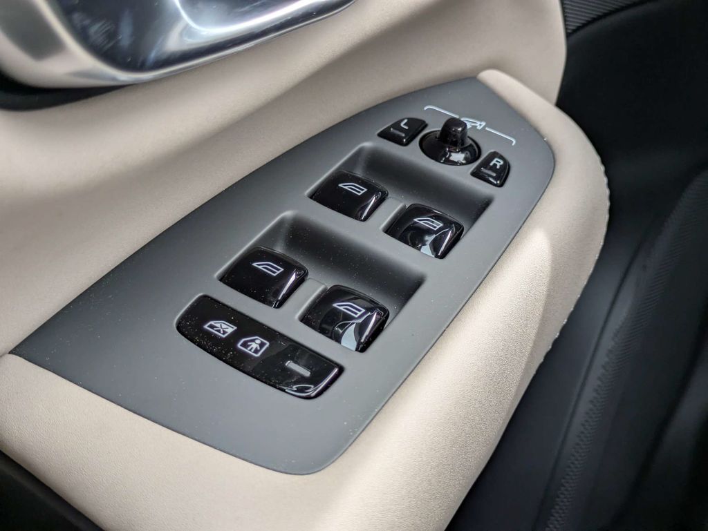 2026 Volvo XC90 Core - Photo 28