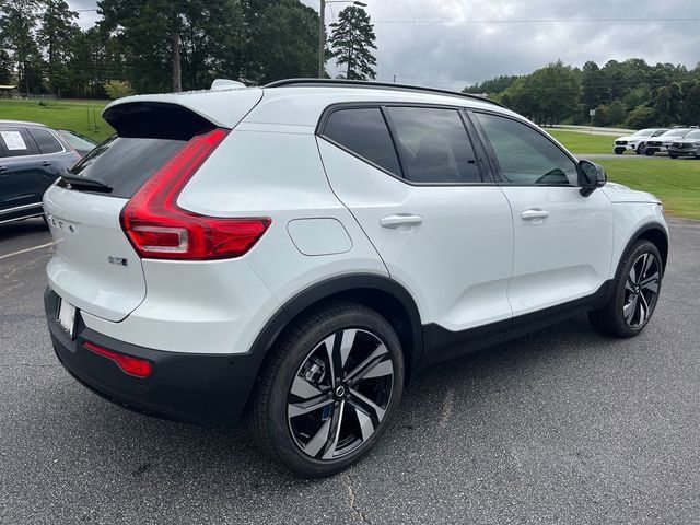 2025 Volvo XC40 Plus - Photo 6