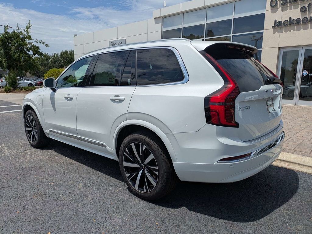 New 2026 Volvo XC90 plug-in hybrid T8 Core SUV