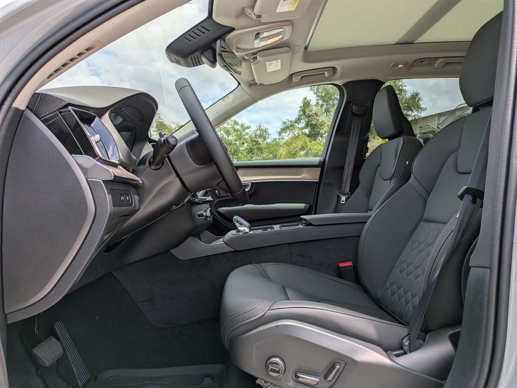 New 2026 Volvo XC90 plug-in hybrid T8 Core SUV