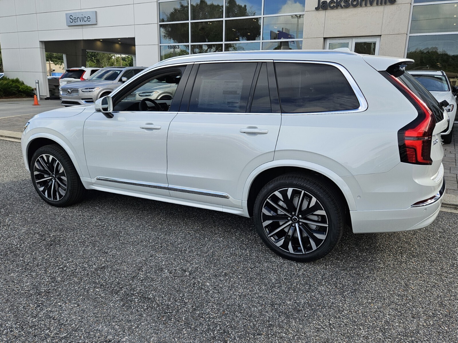 2026 Volvo XC90 B5 Plus photo 4