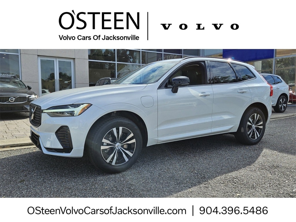 2025 Volvo XC60 Core's photo