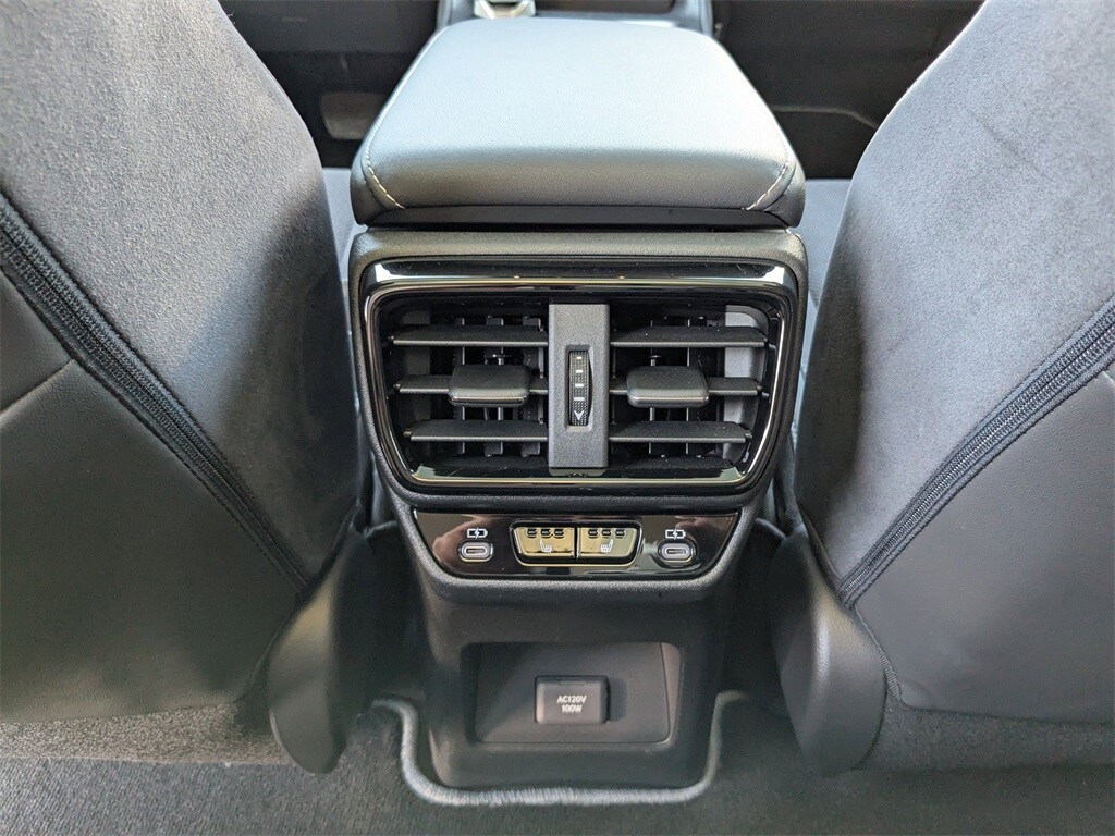 2023 Lexus RZ 450e Luxury photo 4