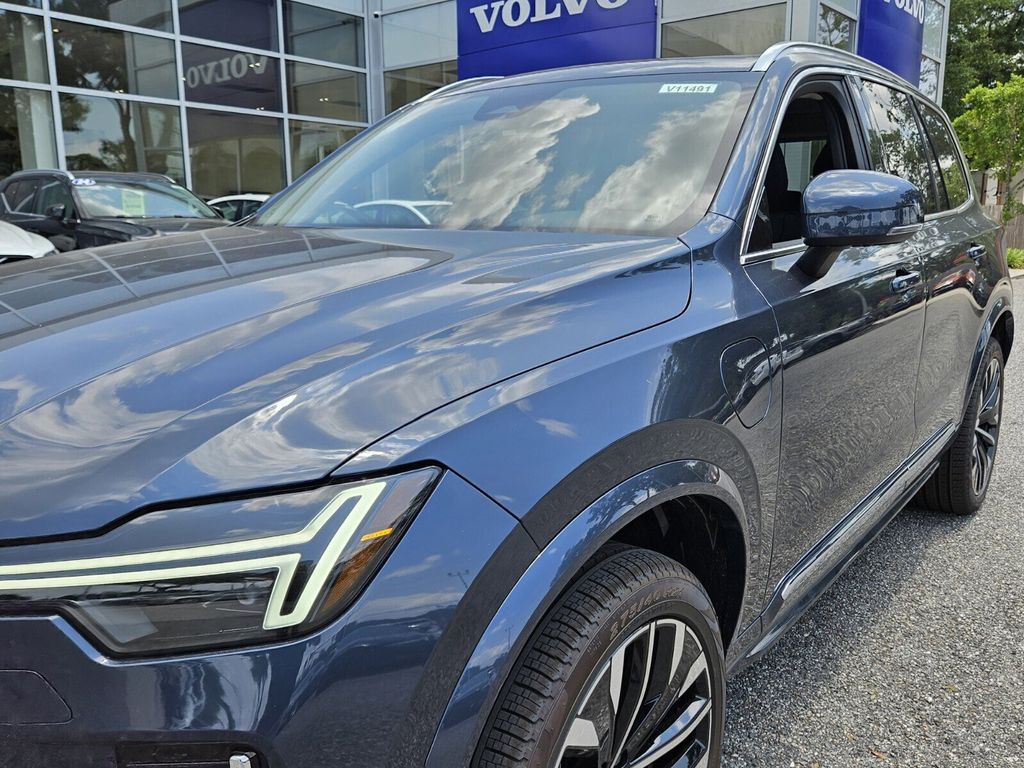 2025 Volvo XC90 Plus - Photo 22