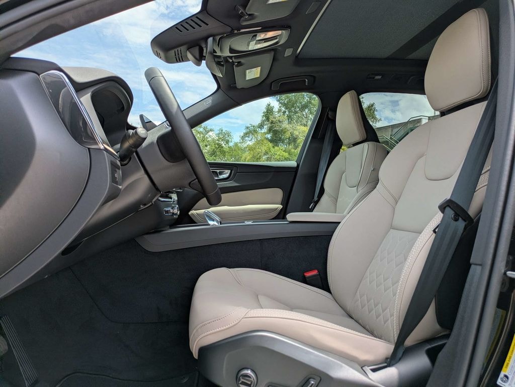New 2026 Volvo XC60 B5 Core SUV