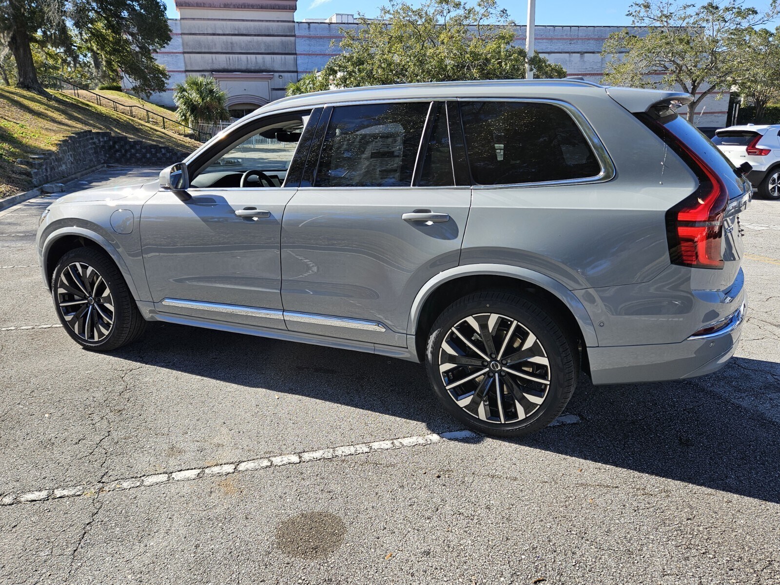 2025 Volvo XC90 T8 photo 4