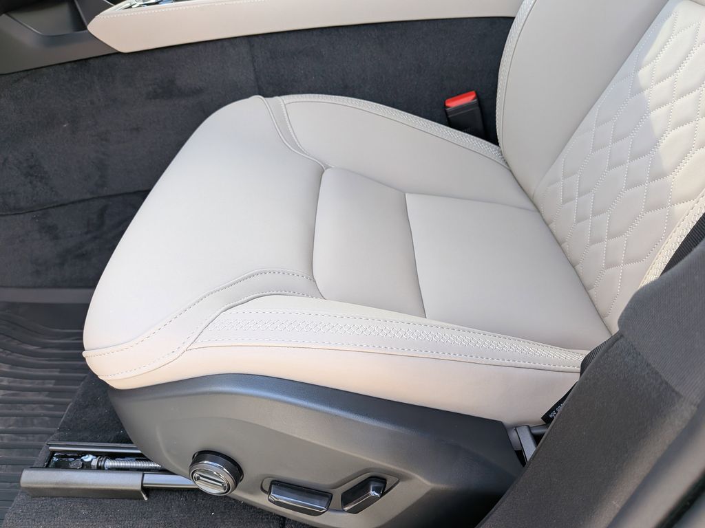 2026 Volvo XC90 Plus - Photo 22