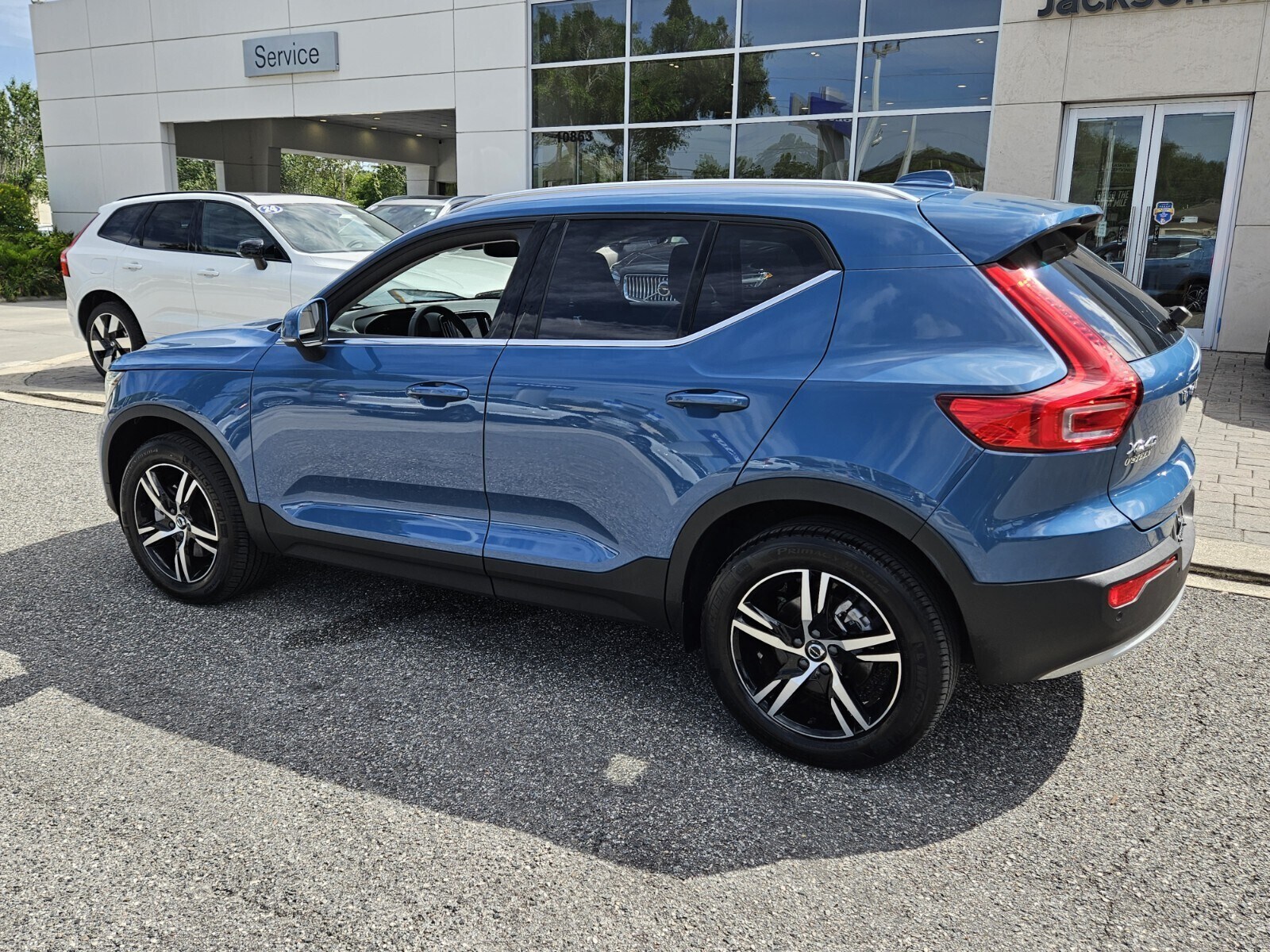 2025 Volvo XC40 Core photo 4